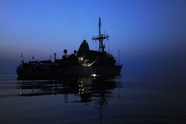 Avenger-class mine countermeasures ship USS Ardent (MCM 12) conducts training with its mine neutralization vehicle and members of Explosive Ordnance Disposal Mobile Unit 1. (Credit: USN Visual Service 07/08/08)