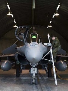 Rafale loaded with Reco-NG pod (Credit: http://rafalenews.blogspot.com/2011/03/first-pictures-of-rafale-which-were.html)