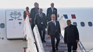 Hollande Arrives in India