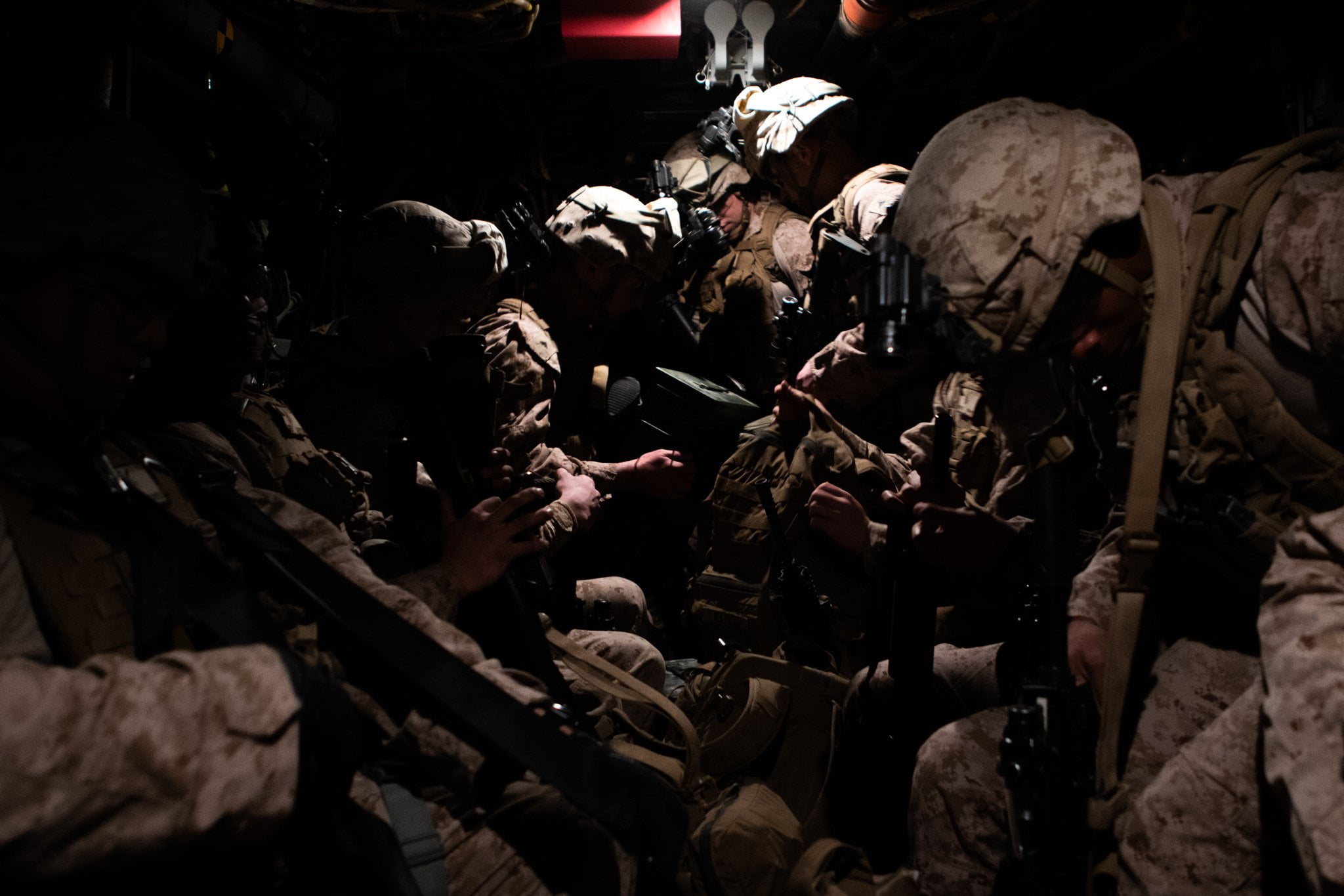 Американские солдаты в Ираке 1991. Трупы американских солдат. Где сейчас идет оно